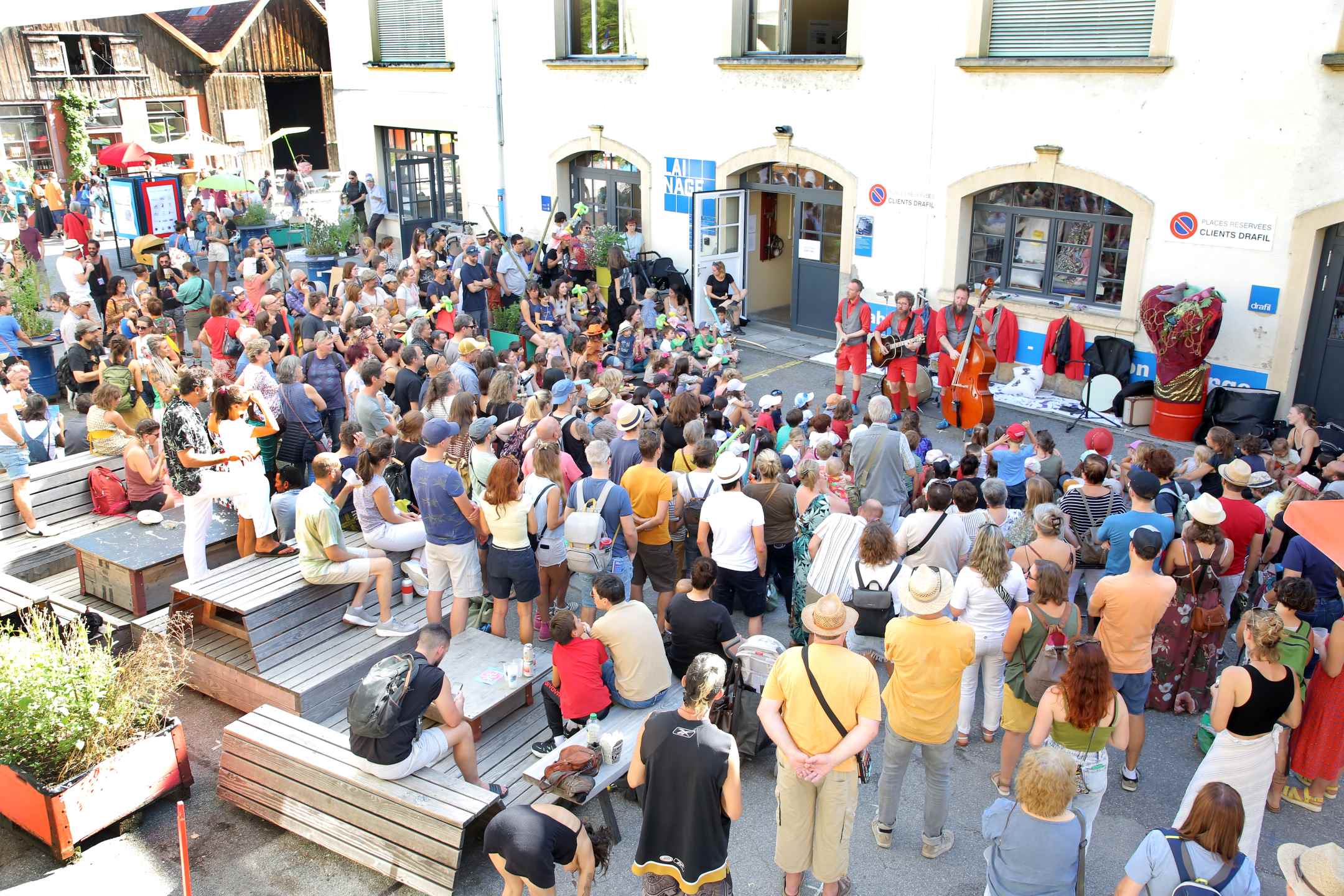 © Xavier Cantat - Les Petits Chanteurs à la gueule de bois en cours d’ « éducation textuelle »