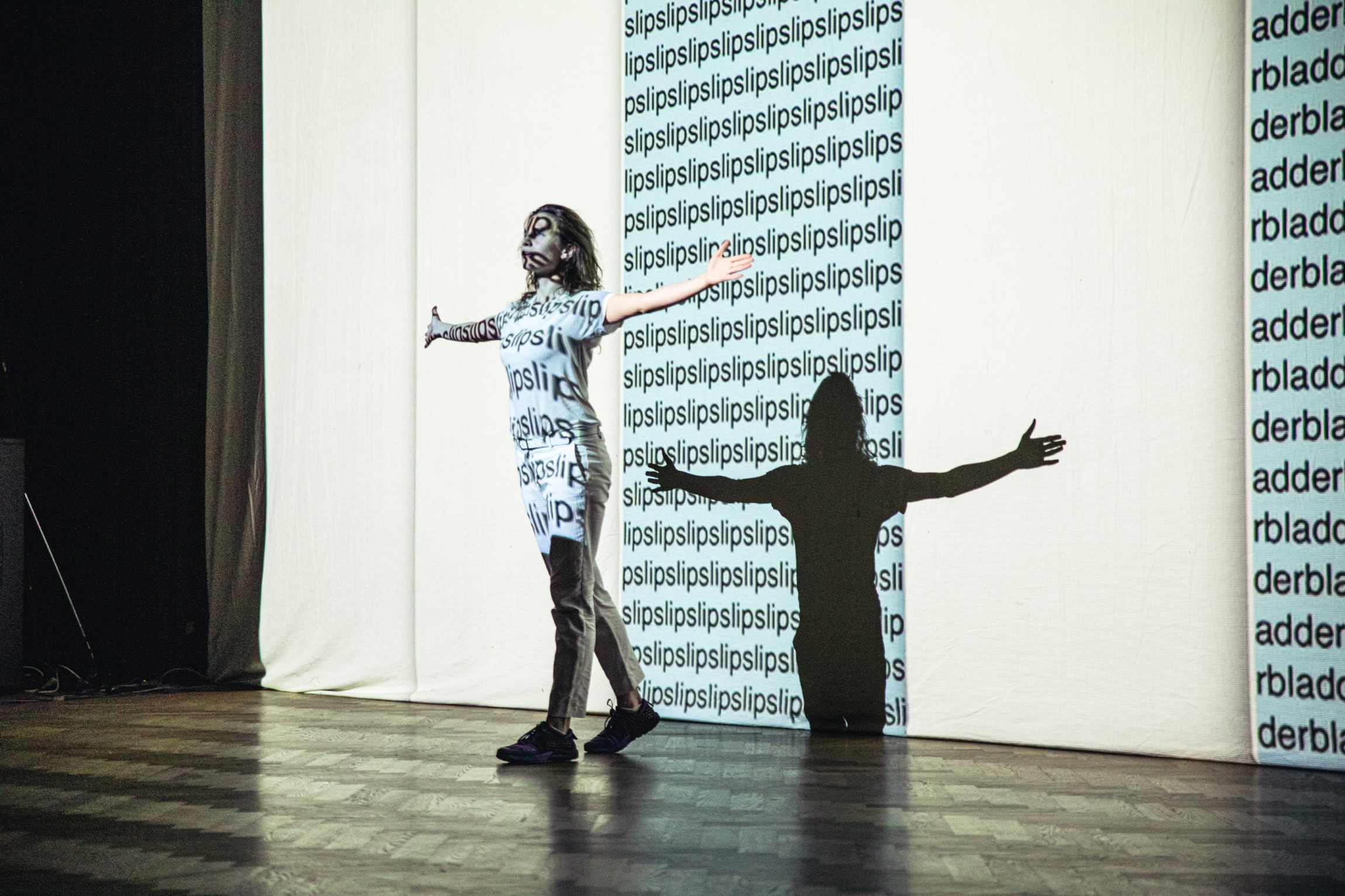 © Michiel Devijver – Une utilisation minimaliste mais efficace de la vidéo