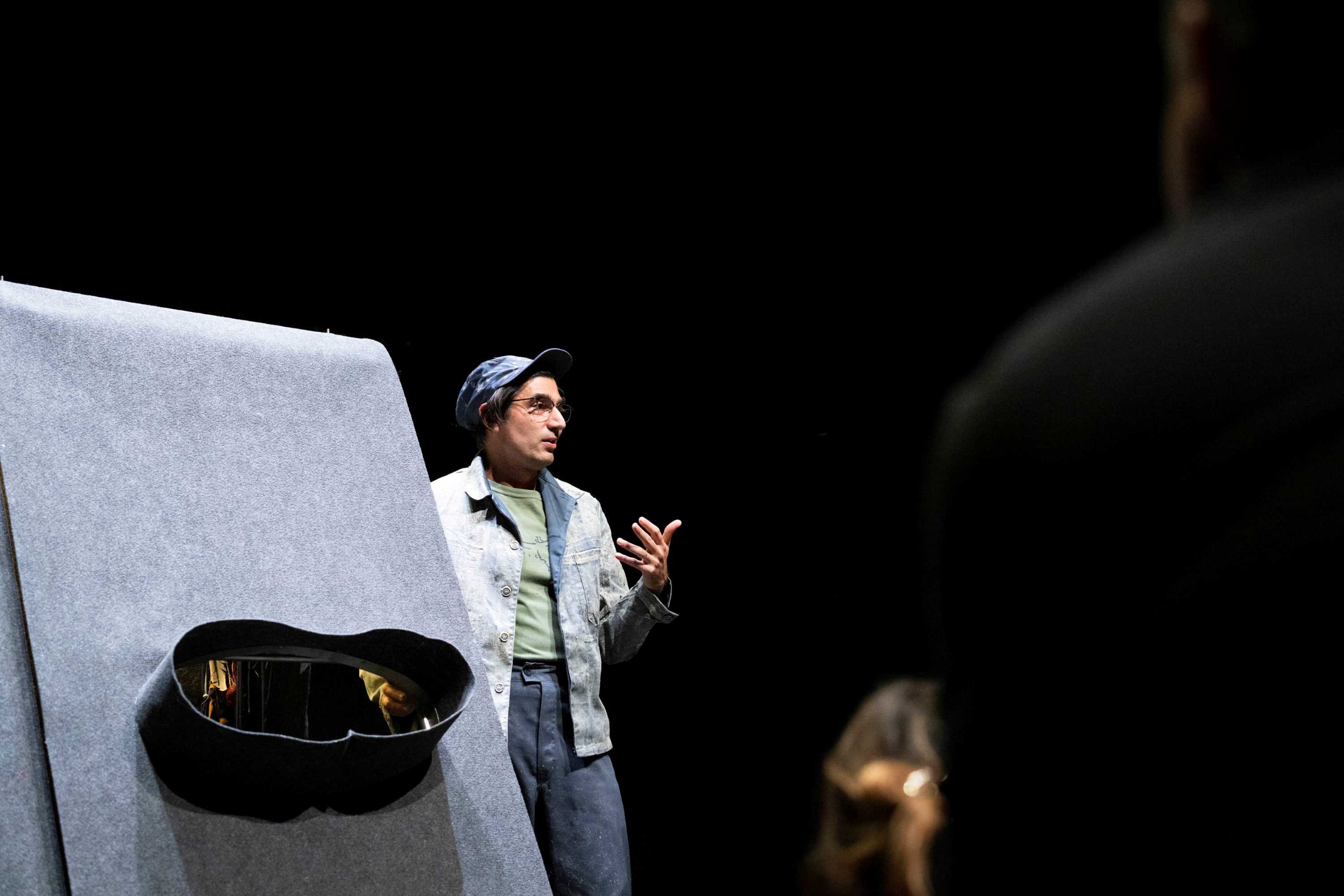 © Rebecca Bowring – Filippo Filliger déconstruit la cabane au milieu de la forêt et avec elle les frontières entre humain et nature