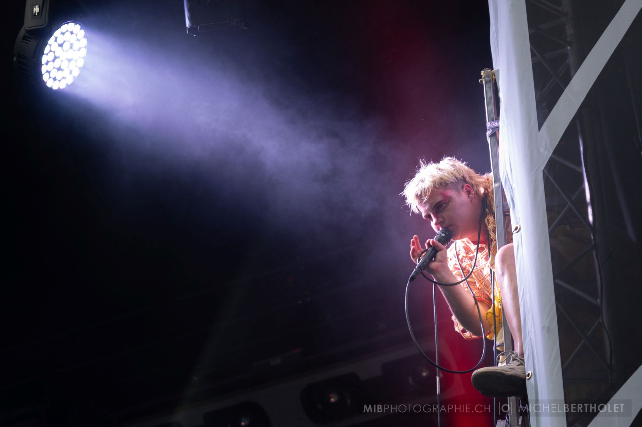 © Michel Bertholet – Rebecca, à la hauteur des projecteurs en haut de son échelle