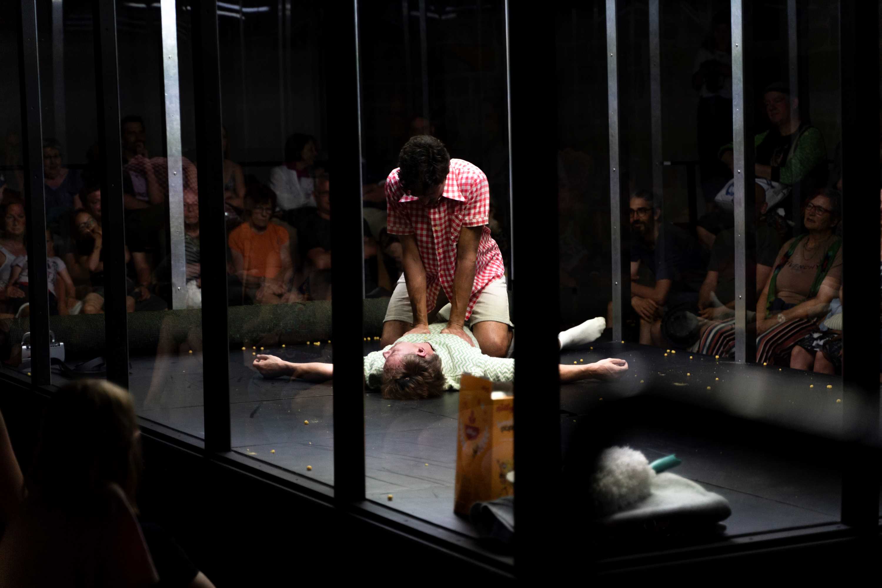 © Julian Misciali - Lab Rats traverse les étapes d’une relation pas comme les autres 