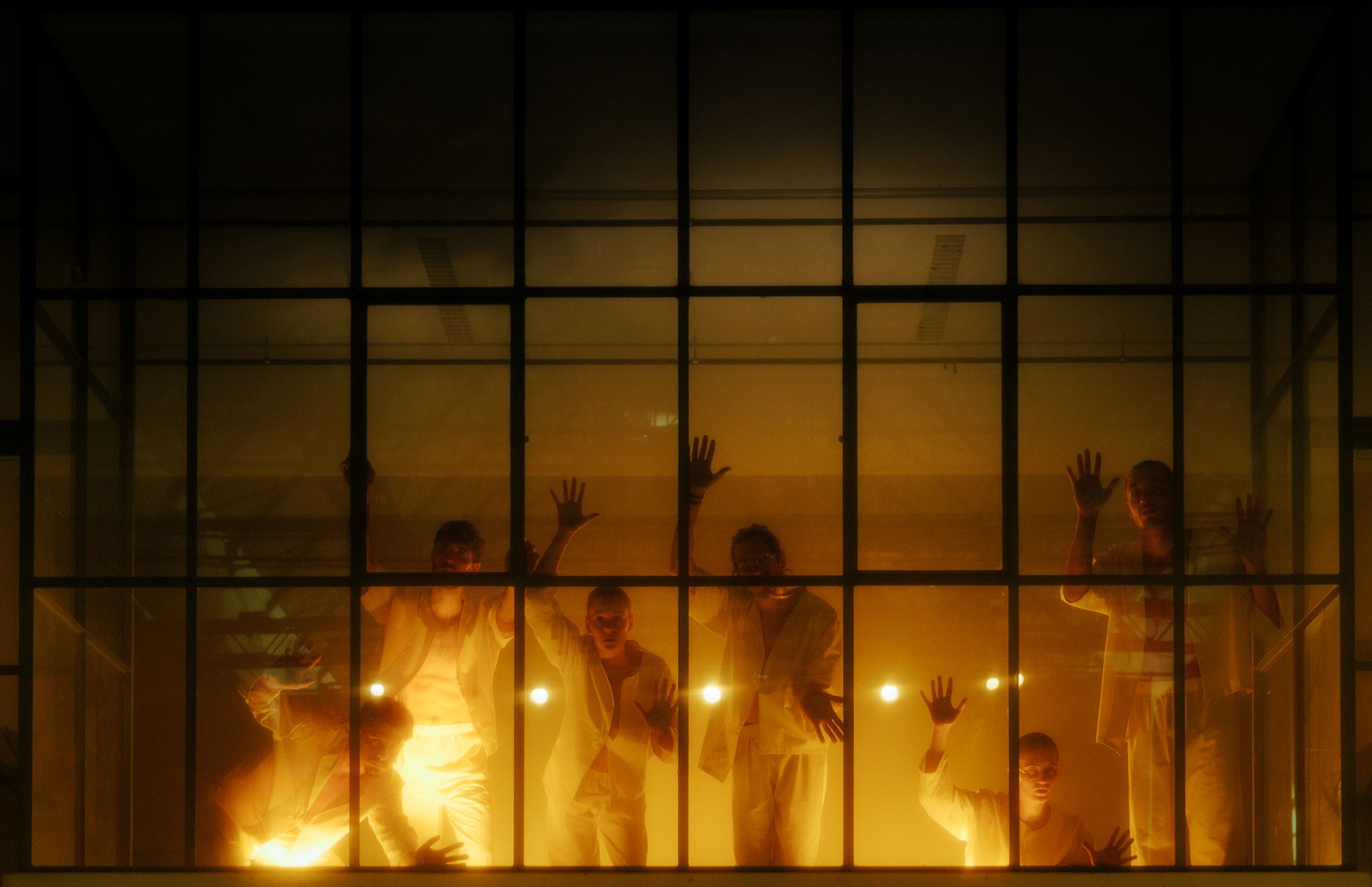 © Pierre Daendliker – Derrière le verre, le vide éclate. Éphémère ?