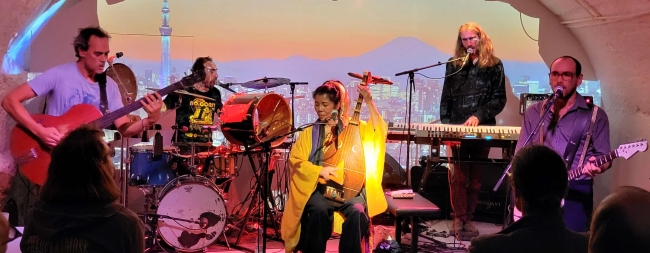 Les antipodes fusionnent au KVO