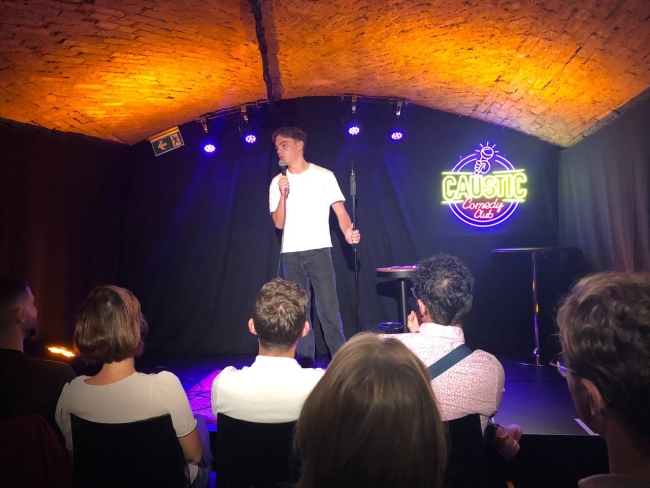 Soirée rire au Caustic Comedy Club