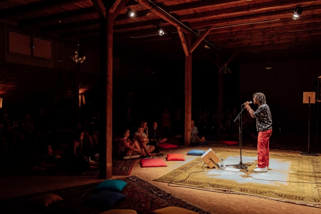 Un poète dans un grenier